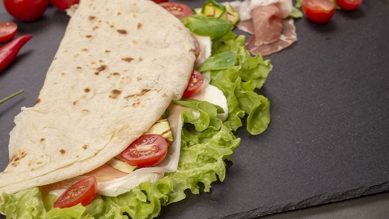 Piadina crudo e squacquerone_16_9